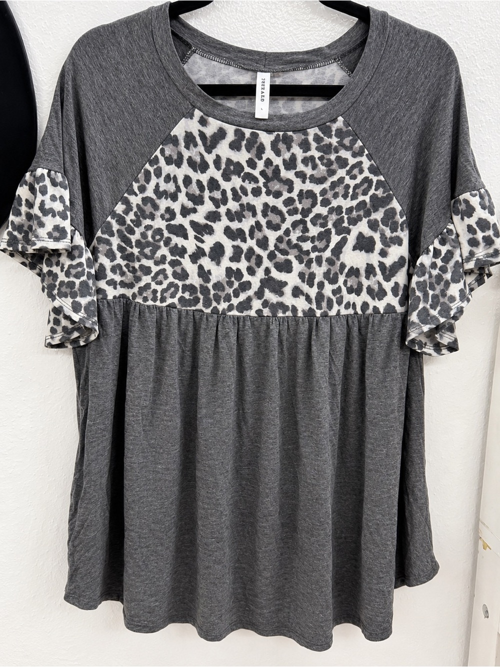 Emerald Gray Leopard-Panel Ruffle Sleeve Tunic